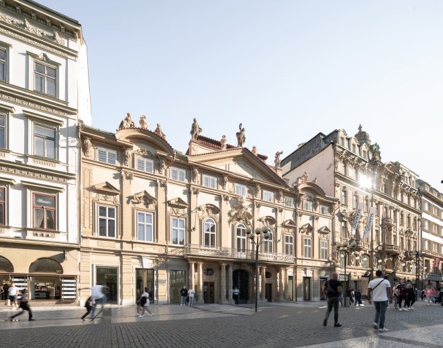 Průčelí paláce Savarin do ulice Na Příkopě