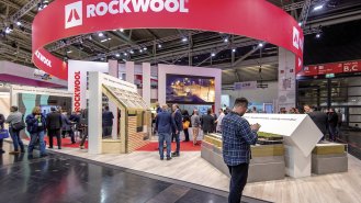 Společnost Rockwool ukázala například izolační desky Solarrock, které nabízejí řešení pro ploché střechy se zvláštními požadavky na nosnost.